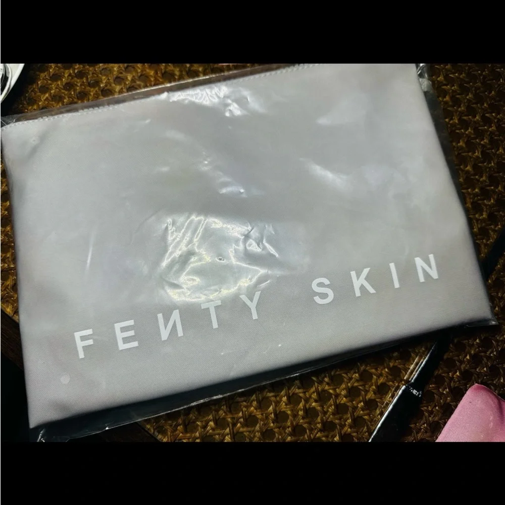FENTY SKIN BAG 6 pc set Lmt. Ed. New